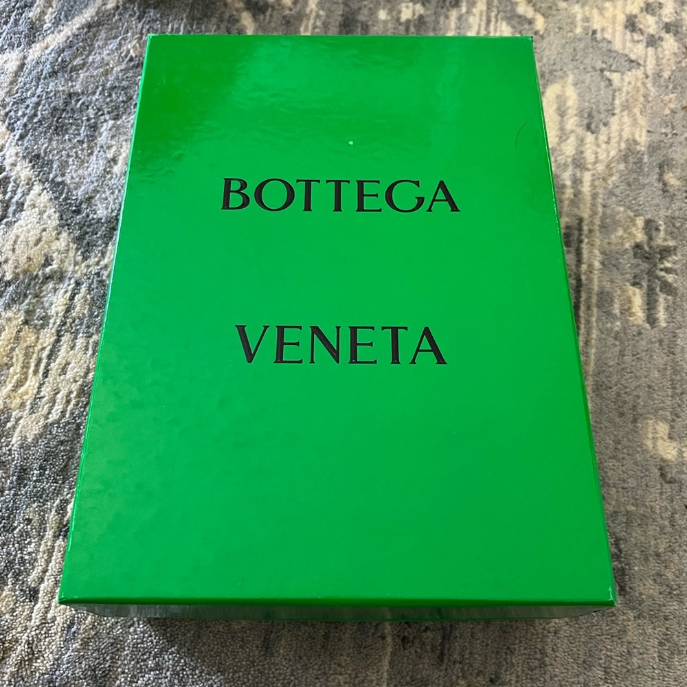 BOTTEGA VENETA Rubber The Slider Sandals size 38 in Neptune - Picture 10 of 10